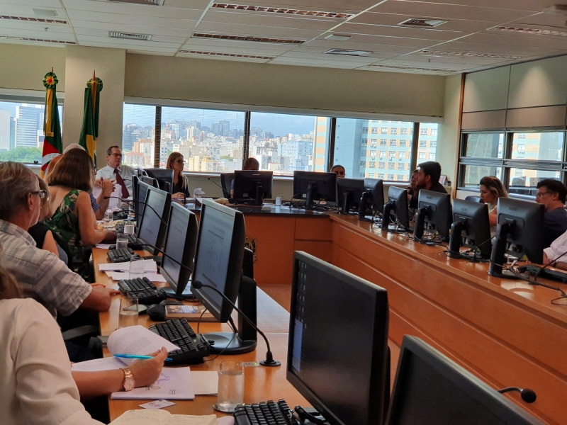 Reunião de mediação no MP, entre coletivo AtiuaPOA e prefeitura de Porto Alegre