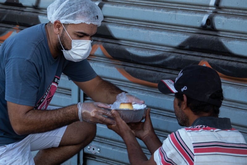 Coletivo atua durante todo o ano para atender a popula&ccedil;&atilde;o carente e pessoas em situa&ccedil;&atilde;o de rua