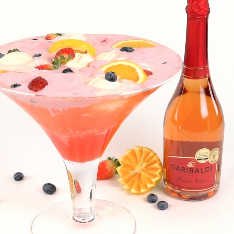 {'nm_midia_inter_thumb1':'https://www.jornaldocomercio.com/_midias/jpg/2020/03/25/206x137/1_cult___gastronomia_seu_bar___garibaldi___foto_drinkeiros-9022800.jpg', 'id_midia_tipo':'2', 'id_tetag_galer':'', 'id_midia':'5e7bc162116b3', 'cd_midia':9022800, 'ds_midia_link': 'https://www.jornaldocomercio.com/_midias/jpg/2020/03/25/cult___gastronomia_seu_bar___garibaldi___foto_drinkeiros-9022800.jpg', 'ds_midia': 'cult - gastronomia SEU BAR - GARIBALDI - foto DRINKEIROS', 'ds_midia_credi': 'DRINKEIROS/DIVULGAÇÃO/JC', 'ds_midia_titlo': 'cult - gastronomia SEU BAR - GARIBALDI - foto DRINKEIROS', 'cd_tetag': '1', 'cd_midia_w': '798', 'cd_midia_h': '800', 'align': 'Left'}