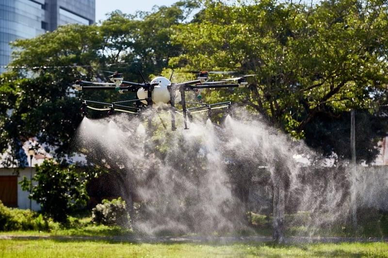 Modelo de drone consegue fazer voos levando 10kg de produtos químicos