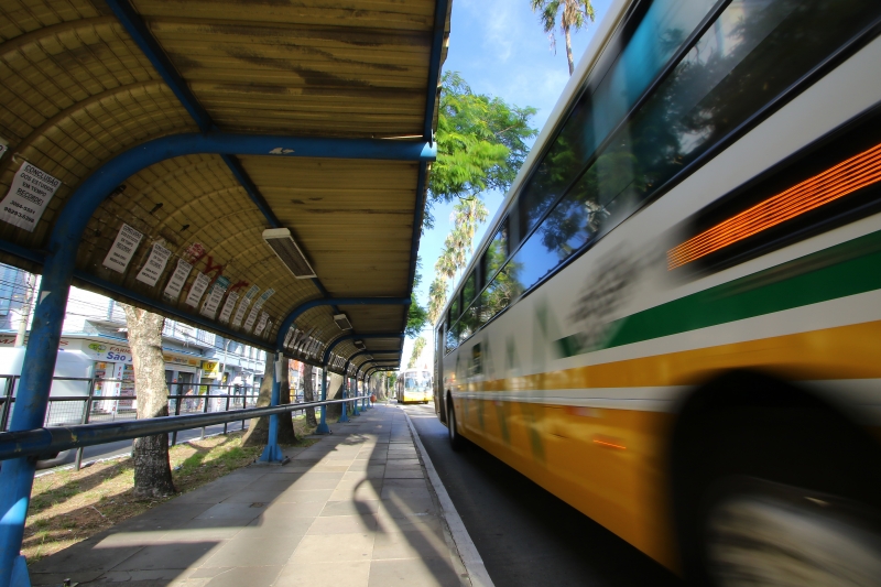 Paradas vazias e queda brusca nos passageiros intensificaram a crise no setor