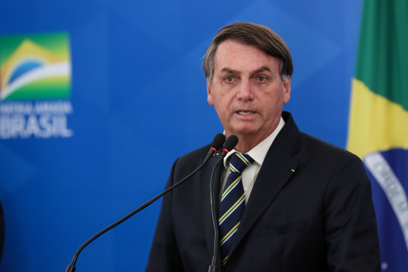 Presidente Bolsonaro  e equipe anunciaram as medidas durante coletiva, na sexta-feira (27)