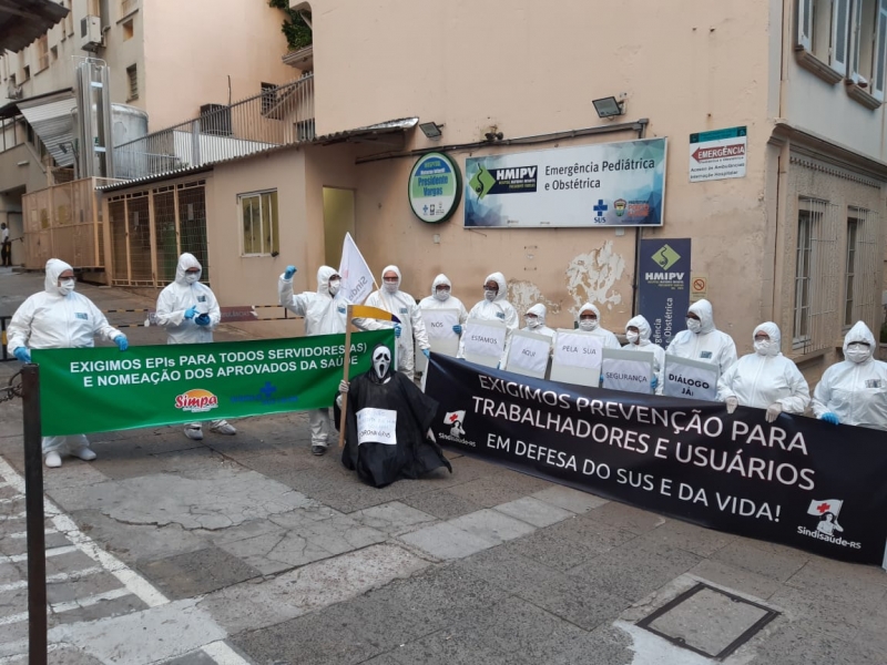 Sinsaúde protesta contra falta de EPIs em frente ao Hospital Presidente Vargas