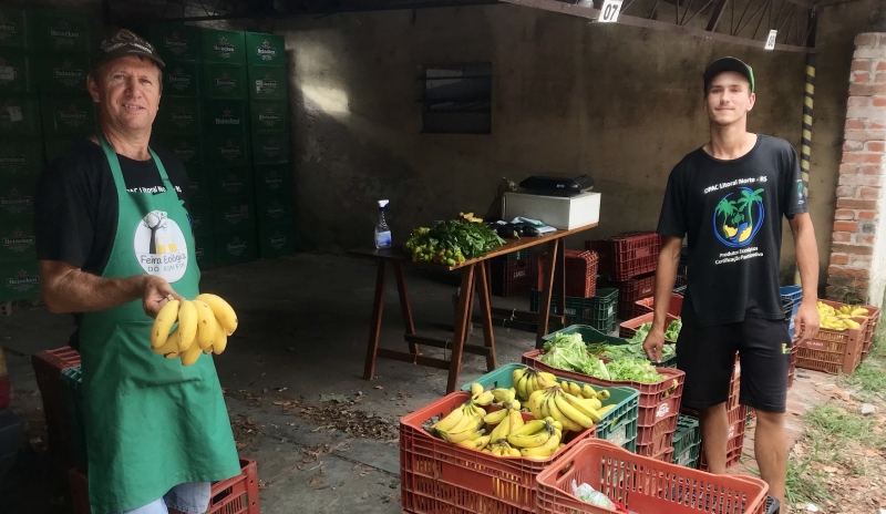 Schardosim e o filho venderam os produtos em um galpão improvisado no Centro da Capital 