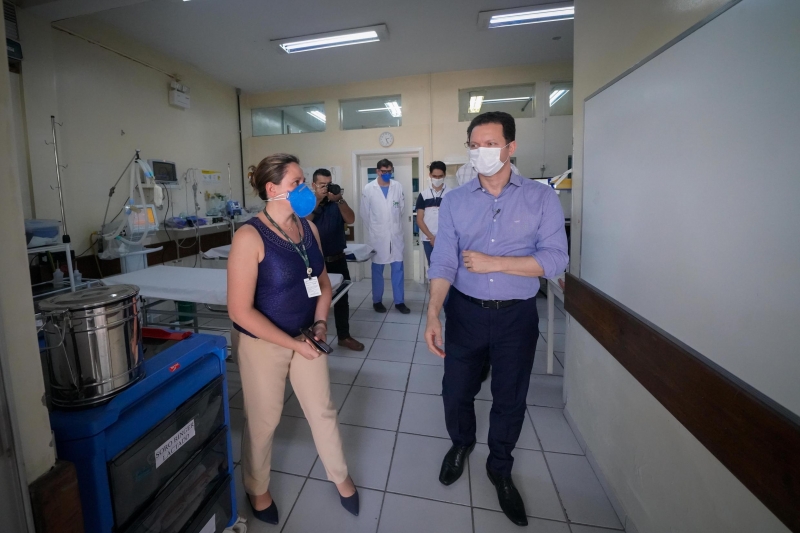 De volta ao expediente presencial após quarentena, Marchezan foi a postos de saúde