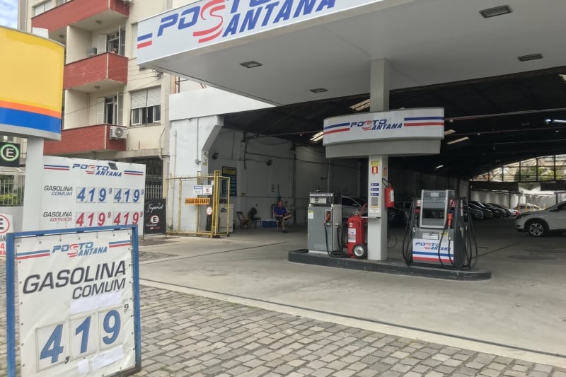 Coronavírus - postos de combustíveis - queda nos preços e no movimento - Posto na rua Santana - Porto Alegre