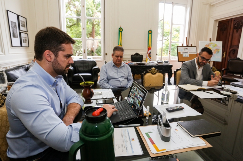 "Não adianta abrir mão de impostos sem ter cobertura de recomposição imediata', disse Leite