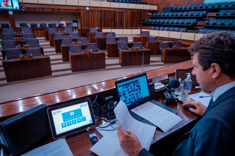 Presidente Ernani Polo comandou recentemente a sessão diante do plenário vazio, devido a pandemia