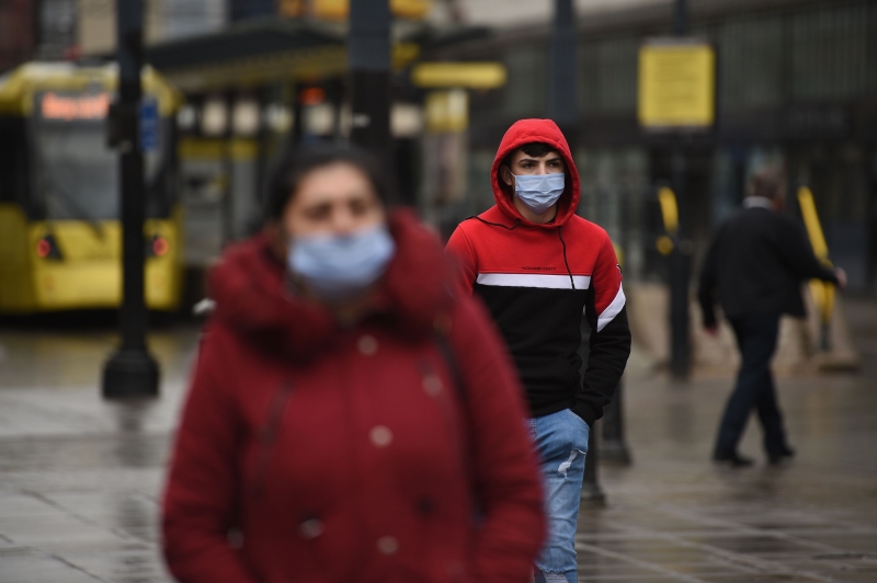 Mesmo que em menor frequência, até pacientes sem condições prévias podem ser afetados