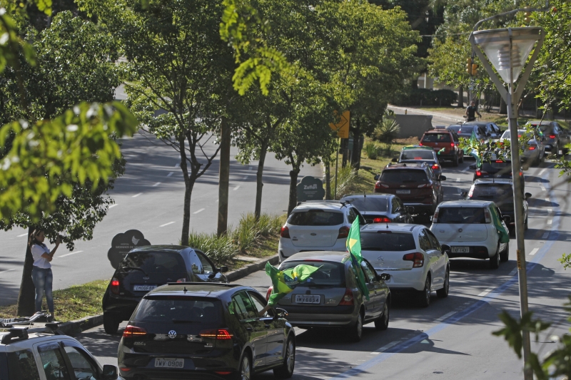 Motoristas saíram do Parcão e receberam críticas ao longo do percurso por ruas da Capital