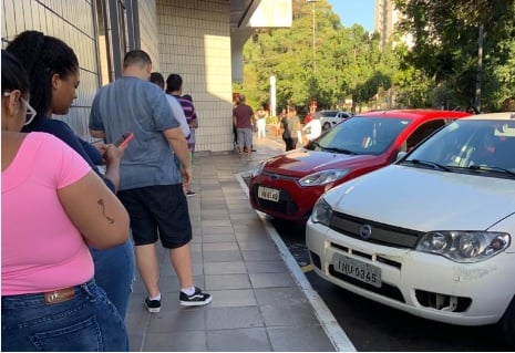 Clientes chegaram a fazer filar no acesso a lojas para não ter aglomeração na área interna