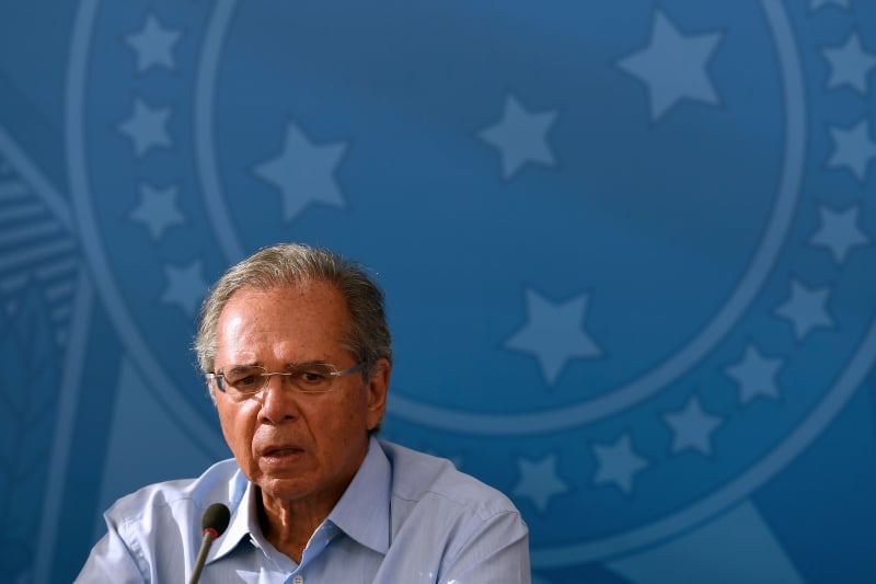 Ministro Paulo Guedes defende redução nos valores de transferência