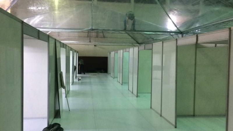 Hospital de campanha foi montado em ginásio para atender surto da pandemia