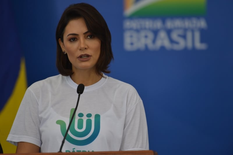 Decisão foi tomada após debate público que teve com seu enteado Flávio Bolsonaro