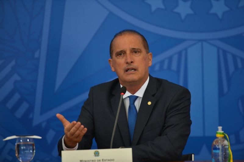 O ministro da  Cidadania, Onyx Lorenzoni,fala à imprensa no Palácio do Planalto