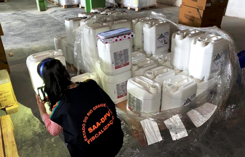 Produtos falsificados não tinham ingrediente ativo; foram apreendidos 2.080 litros de fungicida