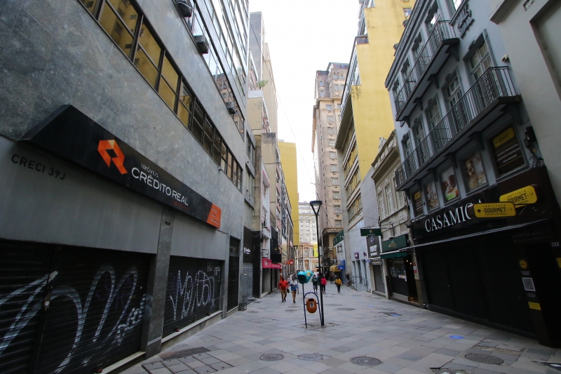 Decreto da prefeitura voltou a determinar o fechamento do comércio em Porto Alegre