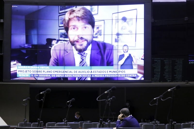 Substitutivo do deputado Pedro Paulo passou por 431 votos a 70