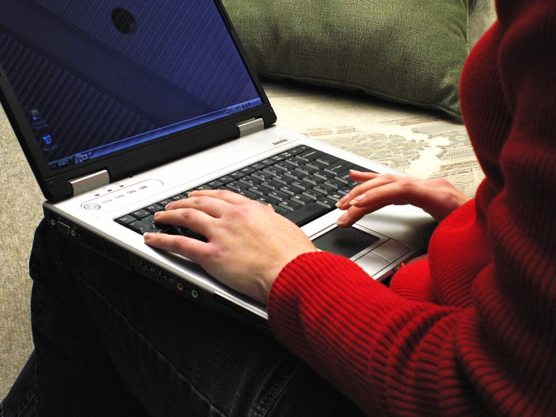 A ação contará com recursos do Fundo de Universalização dos Serviços de Telecomunicações, que serão utilizados para garantir o acesso à internet a cerca de 2,5 milhões de pessoas