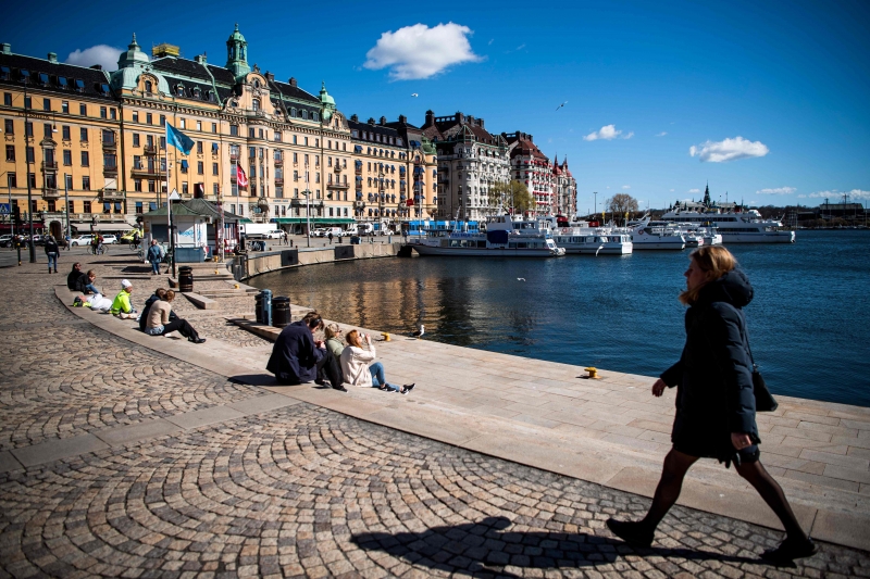 Estratégia sueca deixou escolas, bares, cafés e restaurantes abertos ao público durante pandemia