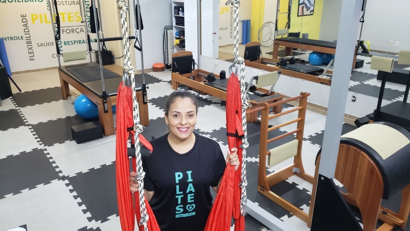 Camila Neckle passou a dar aulas de pilates através do WhatApp Foto: ARQUIVO PESSOAL/DIVULGAÇÃO/JC