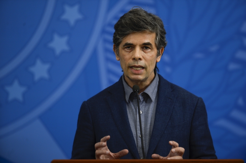 Empresário, ligado ao bolsonarismo, Teich defende o isolamento social e teme baixa capacidade do SUS