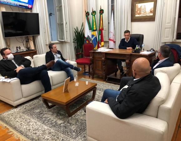 Articulação para abertura envolveu reunião do prefeito Bento Gonçalves com lideranças do varejo