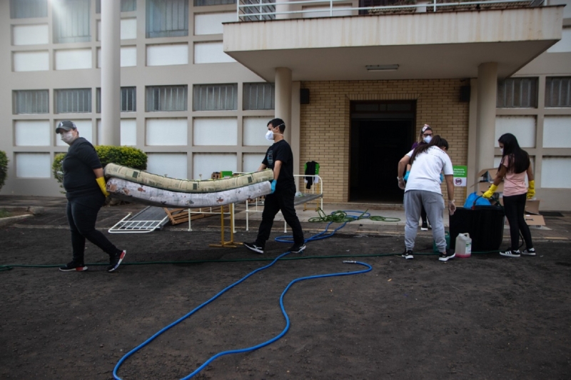 Cerca de 40 voluntários auxiliaram na limpeza e higienização do prédio