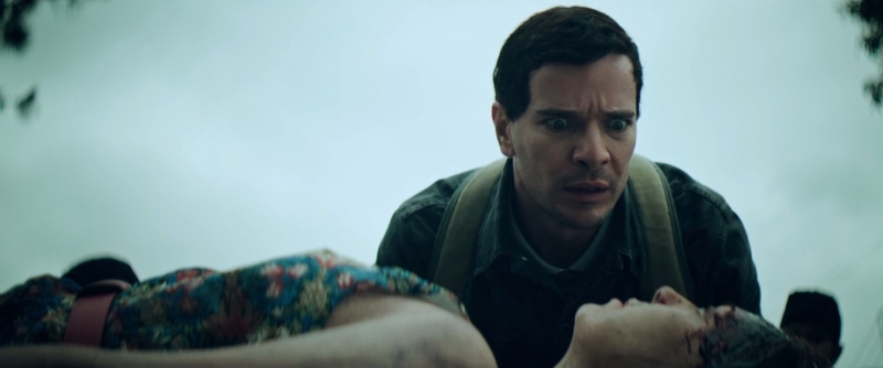 Stenio (Daniel de Oliveira) se comunica com os mortos em 'Morto não fala'