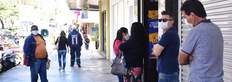 Município adotou o distanciamento controlado e passou a exigir o uso de máscaras