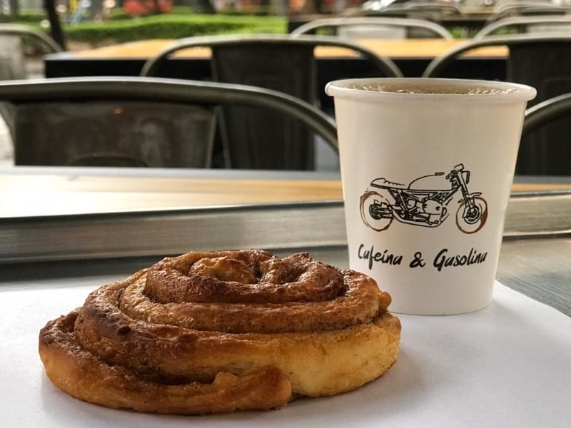 O cinnamon roll é um dos atrativos do estabelecimento da Capital Foto: Cafeína & Gasolina/Divulgação/JC