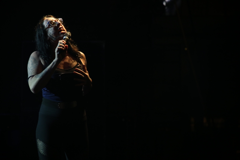 Escritora Atena Beauvoir é a convidada da transmissão, que ocorre às 19h