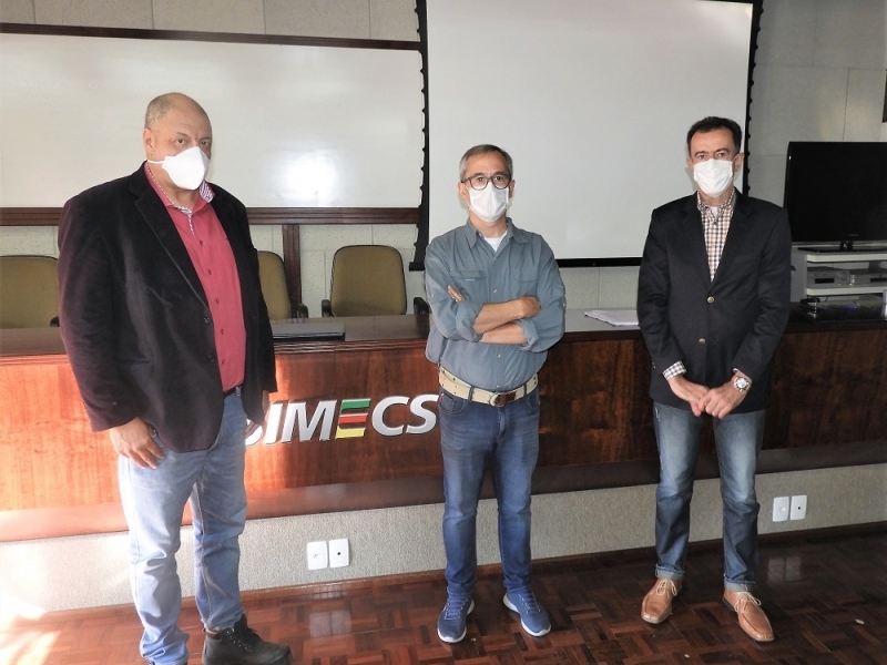 Melo, à esquerda, Cortes, ao centro, e Spanholi comandaram as negociações