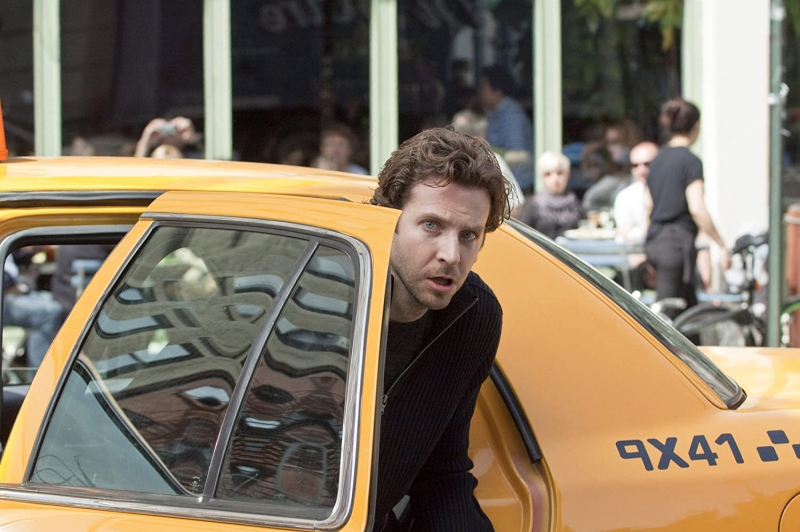 Bradley Cooper usa uma substância que desperta 100% da atividade cerebral no filme 'Sem limites'