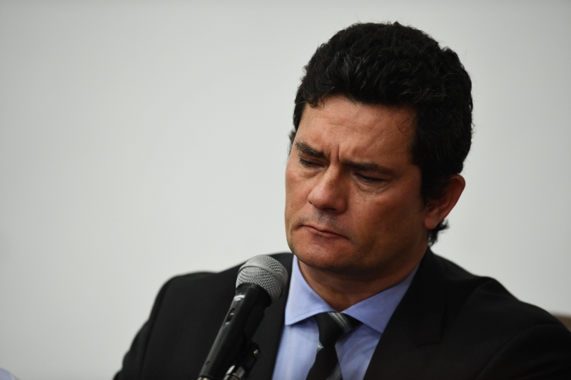 Pode ter ocorrido omissão de Sérgio Moro em relação a possíveis ilegalidades praticadas por Bolsonaro