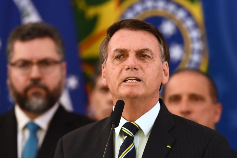 Bolsonaro já disse que o resultado deu negativo, mas se recusa a divulgar os papéis