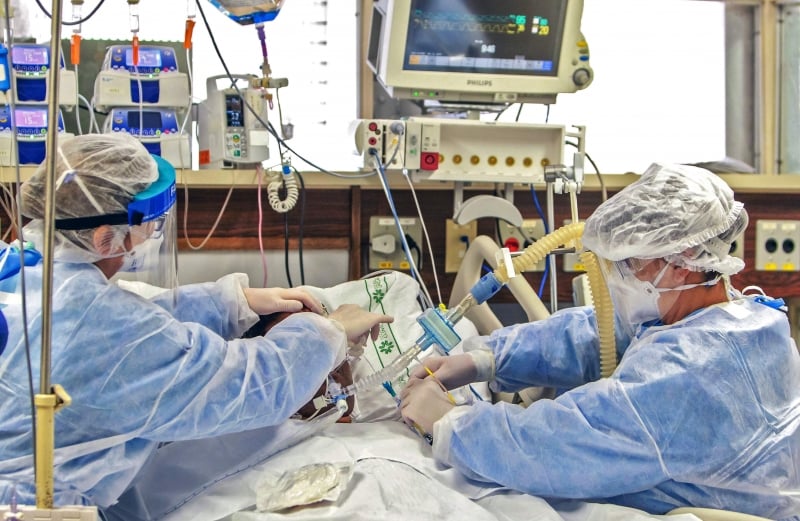 Em 14 dias, o número de internados com coronavírus em UTIs aumentou 41,1% na Capital