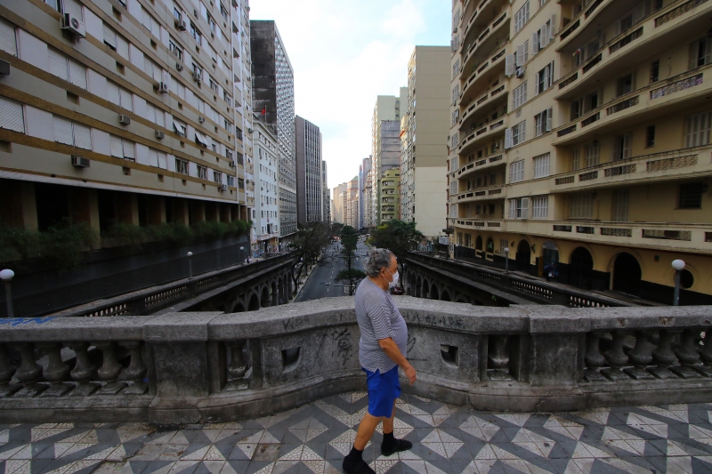 São 1.011 mortes associadas ao vírus desde março na Capital