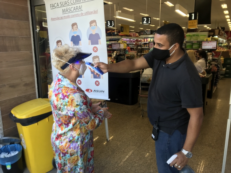Supermercados também deverão ter funcionamento diferente para a data