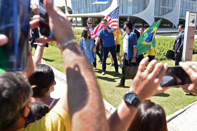 Bolsonaro prestigiou o ato de seus apoiadores acompanhado da filha Laura