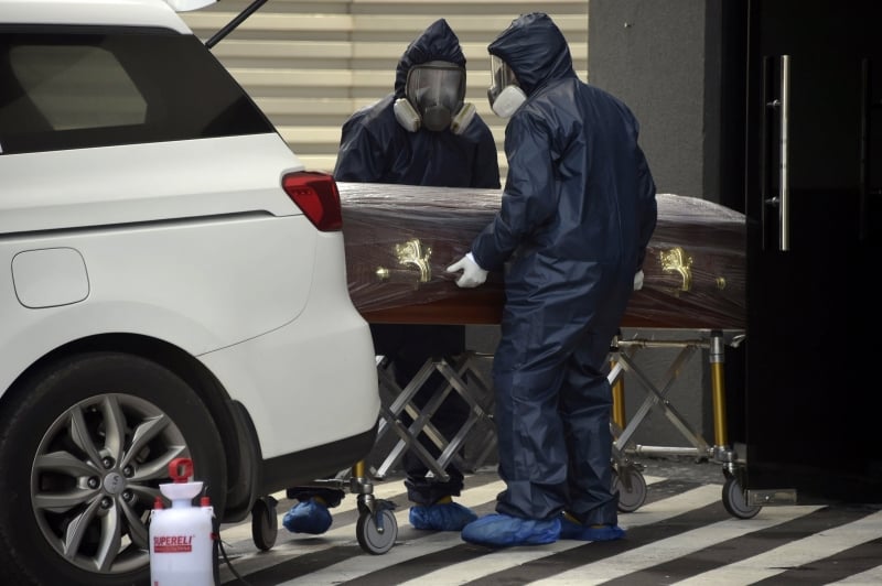 Em Guayaquil, imagens de corpos deixados por dias nas ruas correram o mundo 