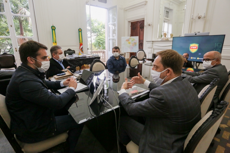 Segundo Leite (e), diferentes cenários dificultam uma regra uniforme