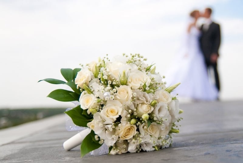 Pesquisa revela que 61% dos noivos adiaram o casamento devido à pandemia