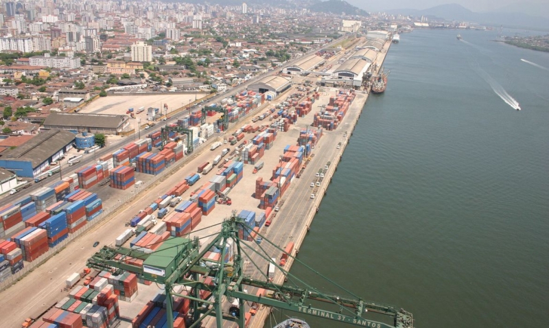 Preço de fretes da China até o porto de Santos chegou a subir cinco vezes o valor médio