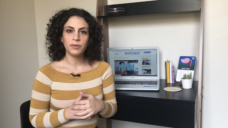 A repórter Roberta Mello explica os detalhes do IR nos canais digitais do JC Foto: PATRICIA COMUNELLO/ESPECIAL/JC