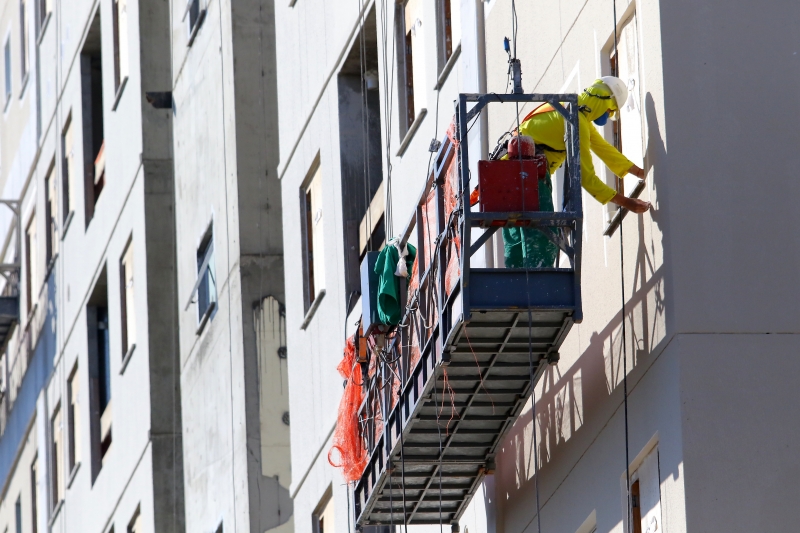 Decreto proíbe atividades da construção que não sejam ligadas à saúde, segurança, educação e assistência social