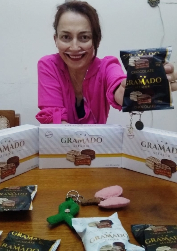 Rochelle Benites encontrou na Gramado Alfajores uma possibilidade de empreender enquanto espera transplante ARQUIVO PESSOAL Foto: ARQUIVO PESSOAL/DIVULGAÇÃO/JC