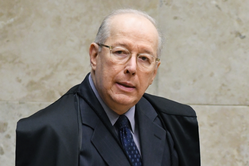 Em setembro de 2020, Celso de Mello contrariou a posição defendida pelo procurador-geral da República, Augusto Aras, ao determinar que Bolsonaro preste depoimento presencialmente à PF.