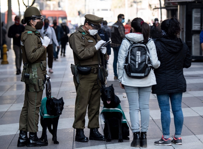 Chile havia preparado um "retorno seguro" às atividades, mas a explosão de casos fez o governo mudar de ideia