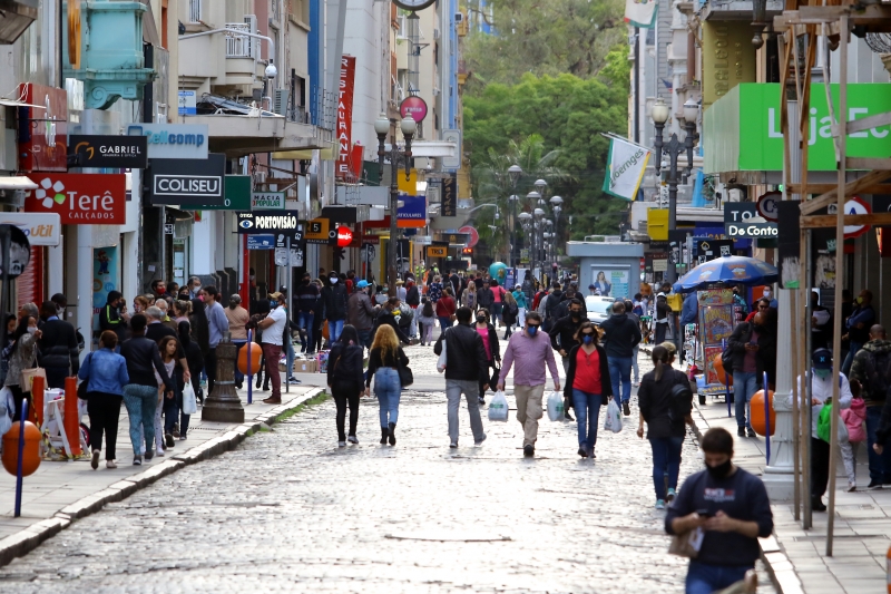 Depois de quase dois meses fechado, o comércio de rua foi reaberto no Centro da Capital